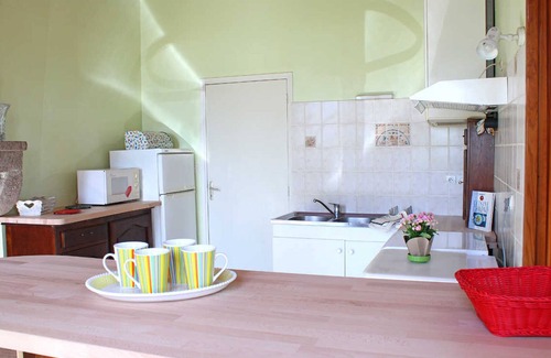 Trezelles Cottage | Bright 18th-century cottage in Val de Besbre with private garden