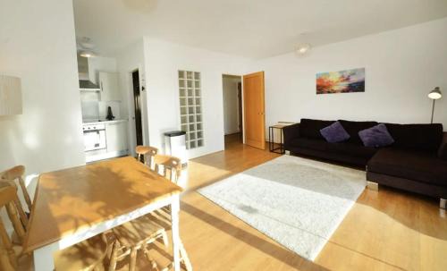 Dublin Apartment | Bright 2BD Flat with Private Balcony - Dublin