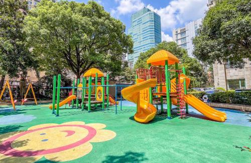 Xujiahui Apartment | Bright 2BR Apartment Yongxin Century Close to Metro Lines one nine eleven