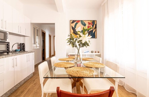 La Trinidad Apartment | Bright 3-Bedroom Apartment with Terrace in Málaga City Center