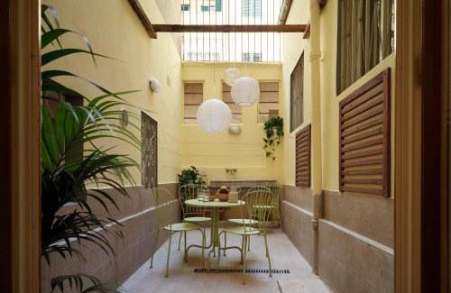 Santissima Annunziata Apartment | Bright 3-Bedroom Apartment with Patio in Florence Historic Center Near Duomo