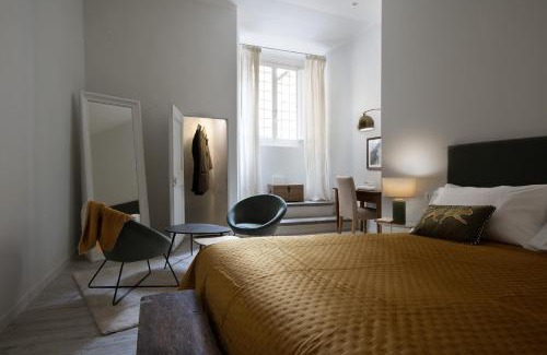 Santissima Annunziata Apartment | Bright 3-Bedroom Apartment with Patio in Florence Historic Center Near Duomo