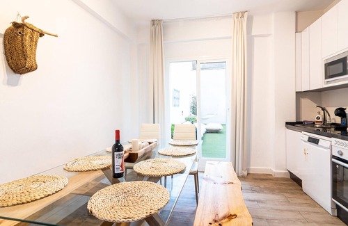 La Trinidad Apartment | Bright 4BR Apartment in the Heart of Malaga with Patio - Near Carmen Thyssen Museum