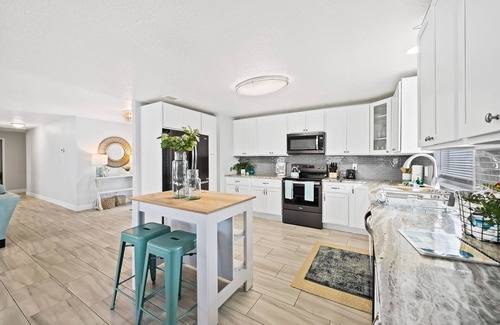 Melbourne House | Bright and Airy Florida Getaway