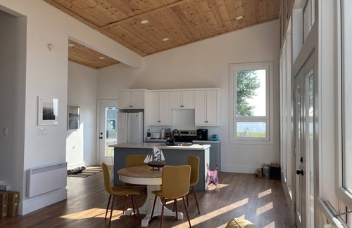 Meadowbank Cottage | Bright and Cheerful 3-Bedroom Waterfront Cottage