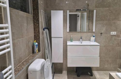 Berg House | Bright and cozy room next to the airport petit