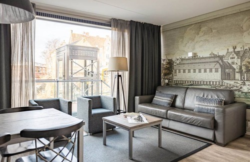 Haarlemmerbuurt Apartment | Bright and modern two bedroom apartment with canal view. Free Wi-Fi