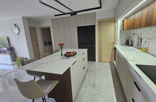 Tel Aviv Apartment | Bright and sunny Ramat Aviv Gimel on shuster near TA university