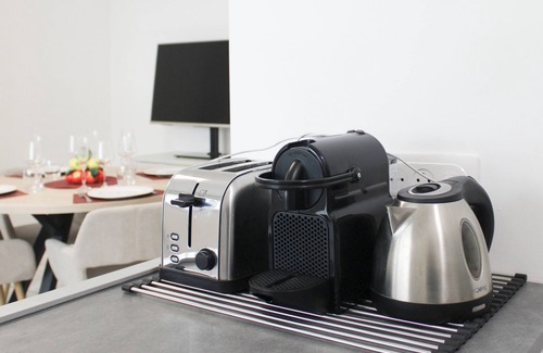 Les Puces de Saint-Ouen Apartment | Bright apartment near Paris Montmartre