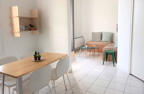Donville-les-Bains Apartment | Bright apartment with sea view and direct access to the beach