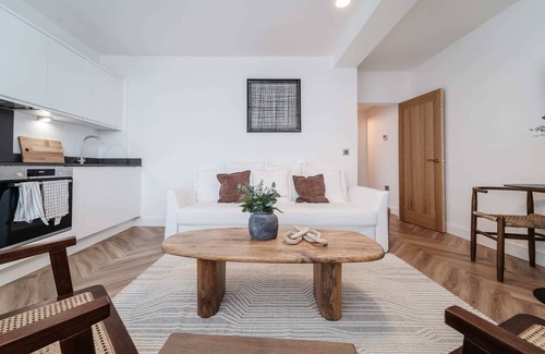 Chester Apartment | Bright Apartment in Chester's Heart
