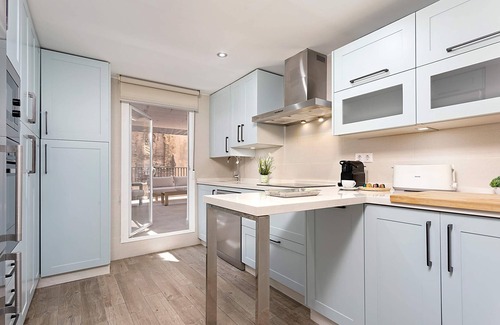 Distrito Centro Apartment | Bright Apartment in city center. San Pablo Terrace