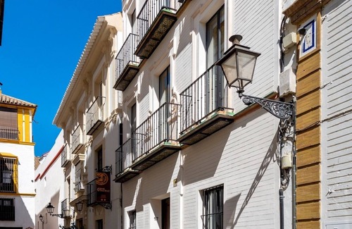 Santa Cruz Apartment | Bright Apartment in Sta Cruz Quarter Sta Teresa V