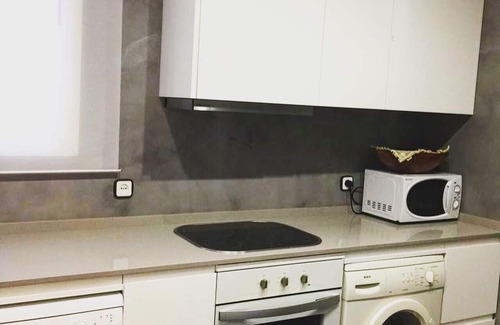 Sant Antoni Apartment | Bright apartment in the center of Barcelona.