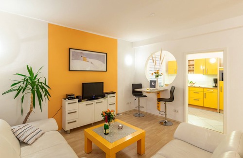 Outer Neustadt Apartment | Bright apartment in the city for couples or couples with a small child