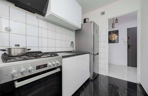 Saska Kepa Apartment | Bright Apartment Parking