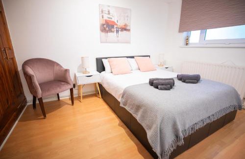 St. Mary's Park Apartment | Bright Battersea Apartment, Free Parking Near Chelsea