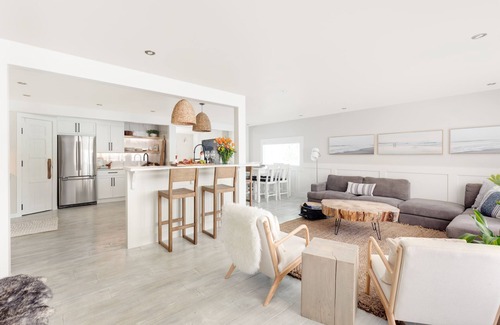 Central Okanagan House | BRIGHT BEACHY + EXPANSIVE WITH AMAZING AMENITIES