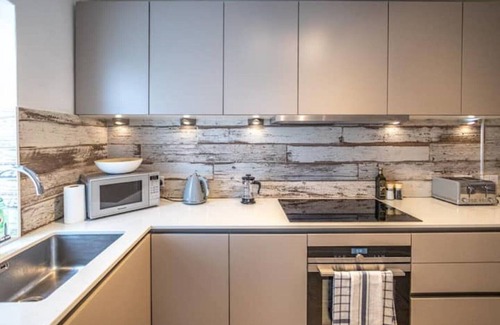 Portland House | Bright & beautiful 4 bedroom house with sea views