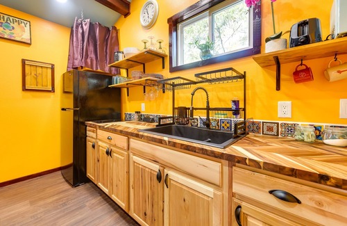 Supply Cabin | Bright Cabin w/Fire Pit - 2 Mi to Holden Beach!