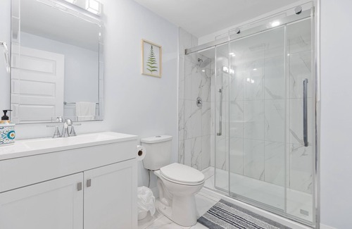 London House | Bright& cheerful 5 bedroom house with a Pool