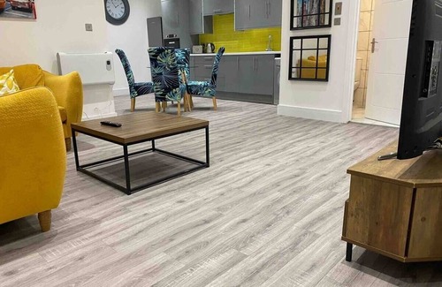 Cwmbrwla Apartment | Bright & Cosy Retreat in Swansea