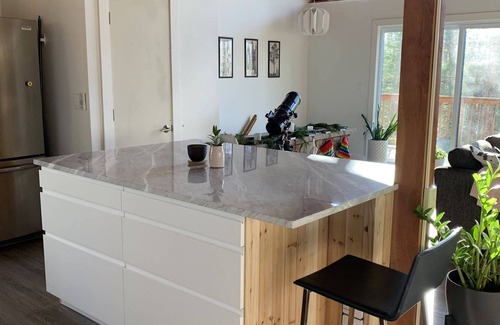 White Mills House | Bright Cottage with Sauna & Hot Tub Spa Retreat