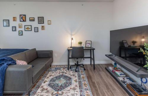 CUF Apartment | Bright & Cozy Near TQL & Paycor Stadiums