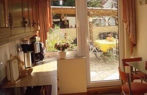 Frankenhain Apartment | Bright flat in Frankenhain with barbecue