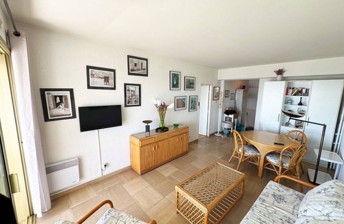 Villeneuve Loubet Beach Apartment | Bright 55 m² Apartment – Terrace with Panoramic Sea View