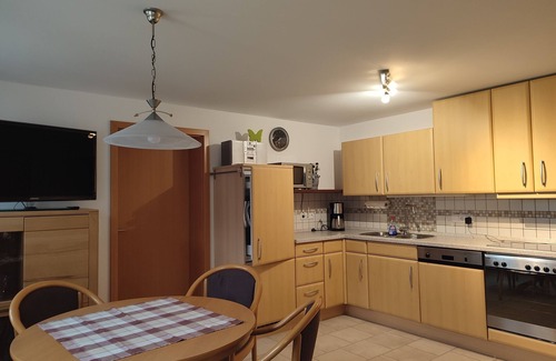Winzer Apartment | Bright, friendly apartment with private garden, right on the Danube cycle path