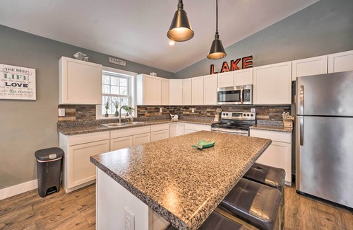 Ludington House | Bright Ludington Home < 1 Mi to Hamlin Lake