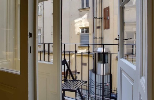 Stare Mesto Apartment | ☆ BRIGHT: Luxury Loft in Old Town | Home-Cinema | Bathtub