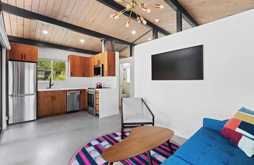 Claremont Cottage | Bright, Modern 1BR ADU in Claremont with Seamless Indoor-Outdoor Living