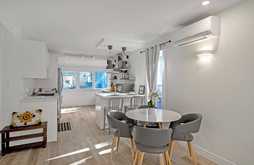 Peterborough Apartment | Bright & Modern 2BR | Near DT & Hospital
