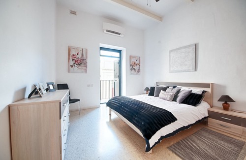 Valletta Apartment | Bright & Modern 2 Bedroom Apartment sleeps 6