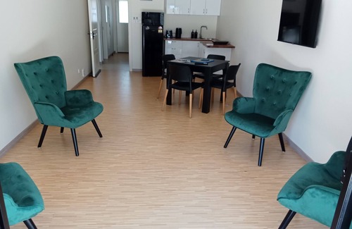 Earlville Apartment | BRIGHT NEW 2 BEDROOM APARTMENT FOR SMALL GROUP- CAIRNS
