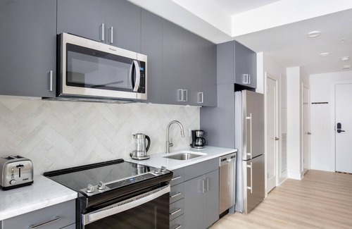 NoMa Apartment | Bright NoMa Studio w/W/D, Concierge & Gym, nr Metro, by Blueground