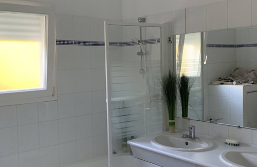 Montferrier-sur-Lez Villa | Bright, quiet villa with large pool