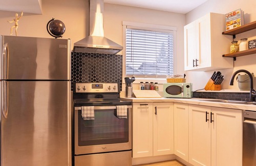 Southeast Calgary House | Bright Riverbend Getaway | Close to Nature & Downtown