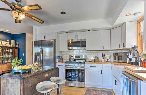 Roscoe Cabin | Bright Roscoe Escape w/ Deck, Mountain Views!