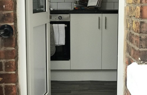 Preston House | Bright Spacious 3-bed With Office & Patio, Preston