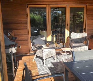 Nelson House | Bright, Spacious Home with Lake & Mountain Views, Walk to Beach