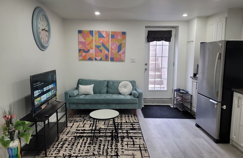 Halton Regional Municipality House | Bright & stylish 2 bed entire guest suite with private entrance and free parking