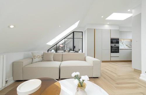 Cannon Hill Apartment | Bright & Stylish Flat Near Wimbledon – Your London Escape Awaits!