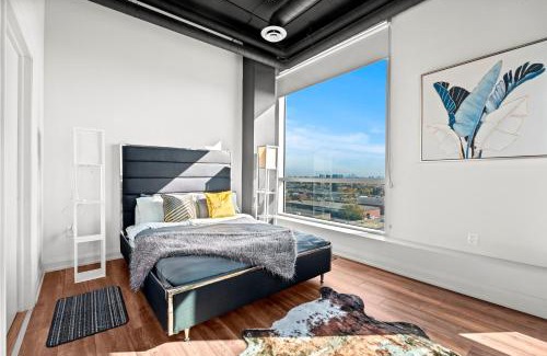 York University Heights Hotel | Bright Suites Finch West steps to Metro