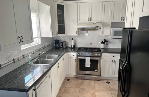 Hastings House | Bright & updated home near Burnaby