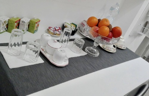 Cit Turin Apartment | Bright Venetian double room