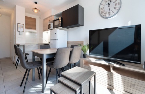 Valras-Plage Villa | Bright villa 6 ppl, garden, close to the sea