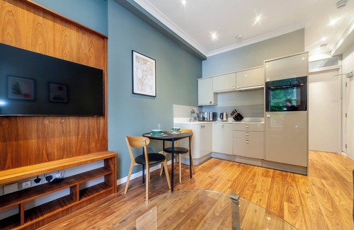 Addison Apartment | Brilliant 1BDR Flat, Lakeside Rd, 5 min to Tube